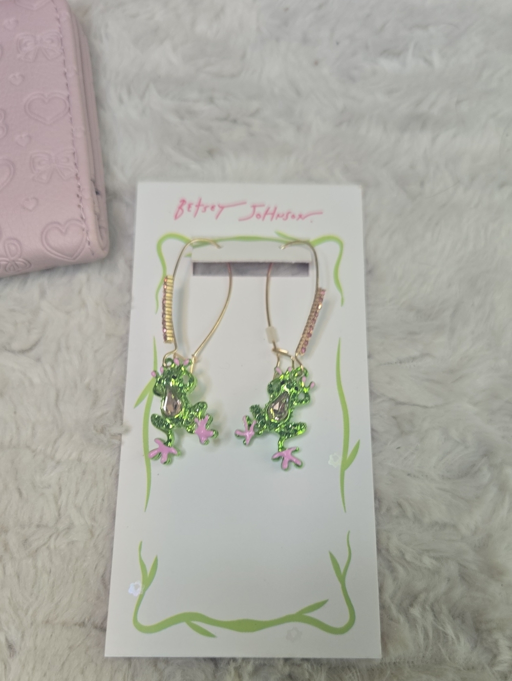 Betsey Johnson Wallet And 2 Pair Of Earings - Picture 2 of 9